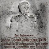... Gedenkstein mit folgender Inschrift: "Zum Gedenken an Johann Nepomuk Freiherr von PoiÃŸl, kÃ¶niglich bayerischer OberstkÃ¤merer, Hofmusik- und Theaterintendant, Komponist von 13 Opern und vieler anderer Musikwerke, geboren am 15. Februar 1783 im SchloÃŸ Haunkenzell, gestorben am 17. August 1865 in MÃ¼nchen".