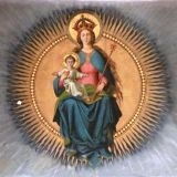 ... die Muttergottes mit dem Jesuskind.