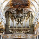 ... der Empore stehende Papst-Benedikt-Orgel. Das OrgelgehÃ¤use stammt, wie auch die Kirchenpatronin im Hochaltar, von Simon Sorg, 1791/97 (Quelle: KirchenfÃ¼hrer des Verlags Schnell & Steiner in Regensburg).