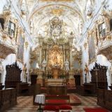 ... Richtung Hochaltar in der Basilika Unserer Lieben Frau zur Alten Kapelle in Regensburg.