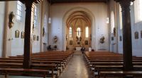 Blick nach Vorne in der Ittlinger Pfarrkirche St. Johannes.