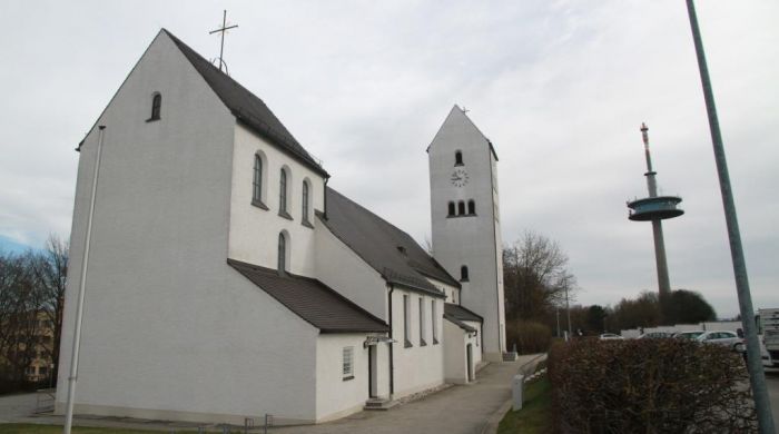Die Pfarrkirche St. Josef in Ziegetsdorf bei Regensburg.