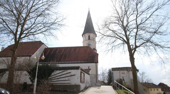 Die Pfarrkirche St. Michael in Steinach.