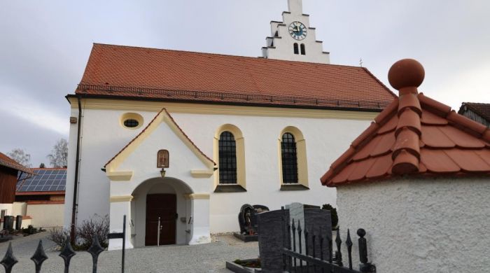 Die Filialkirche St. Nikolaus in Paitzkofen.