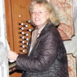 An der Orgel begleitet Judith Wagner die beiden SÃ¤ngerinnen ...