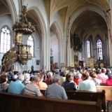 In der Wallfahrtskirche MariÃ¤ Himmelfahrt auf dem Bogenberg finden sich bereits die ersten GÃ¤ste ein.