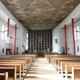 Blick nach vorne zum Altar in der Pfarrkirche St. Josef in Straubing.