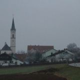 Ein letzter Blick zurÃ¼ck zur Pfarrkirche MariÃ¤ Himmelfahrt in Pondorf.