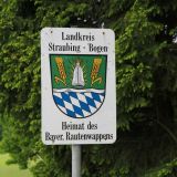 Im Landkreis Straubing-Bogen, in der Heimat des Bayerischen Rautenwappens, befindet sich ...