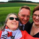 Noch schnell ein Selfie mit den Musikern: Bettina Thurner, Andreas FriedlÃ¤nder und Stefanie Bartl (von links).