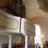 ... Empore mit der Orgel, erbaut von einem Orgelbauer in Regen.