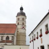 Die Wallfahrtskirche MariÃ¤ Himmelfahrt mit Kloster auf dem Bogenberg.