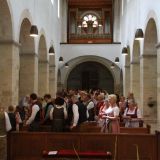 Musikalisch begleitet werden sie von Judith Wagner an der Orgel mit dem StÃ¼ck "Kanon in D" von Johann Pachelbel.