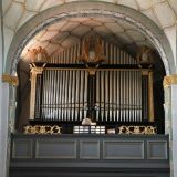 Begleitet vom "Kanon in D" von Johann Pachelbel, gespielt von Judith Wagner an der Orgel, beginnt der Traugottesdienst mit ...