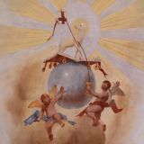 Der Blick nach "oben" zeigt das ungewÃ¶hnliche DeckengemÃ¤lde mit dem "Lamm Gottes", das auf einem Buch steht, das sich wiederum auf einer (Welt-)Kugel befindet. Zwei Engel sind unterhalb zu sehen, wobei der Rechte das Blut, austretend aus dem "Lamm Gottes", in einem Becher auffÃ¤ngt.