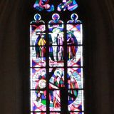 Blick auf das mittlere Kirchenfenster im Altarraum.
