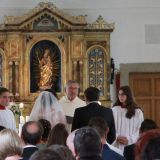 Bevor Gisela und Michalis den kirchlichen Segen erhalten, bittet Pfarrer Praun das Brautpaar sich ...