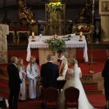Pfarrer Pater Witold befrÃ¤gt das Brautpaar nach der Bereitschaft zur christlichen Ehe.