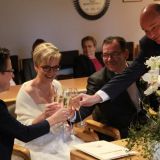 Es gratulieren die Trauzeugen des Brautpaars Marleen und Thomas.