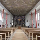 Blick nach vorne in Richtung Altar in der Pfarrkirche St. Josef in Straubing.