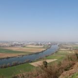 Auf dem Bogenberg genieÃŸt man den Blick Ã¼ber die Donauauen, vorbei ...