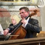 Cellist Sebastian Herpich und E-Pianistin Judith Wagner begleiten ...