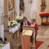 "Der Besuch Marias bei Elisabeth ist viel mehr als eine nette Episode" - vorgetragen von Brigitte Tarras und Pastoralreferentin Birgit Pfaller (rechts).