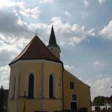 Die Pfarrkirche St. Nikolaus in Schambach.