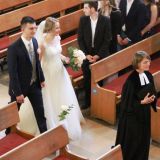 ... Brautpaar Marina und Andreas, begleitet von Orgelmusik, gespielt von Johannes Meidert, in die Christuskirche ein.