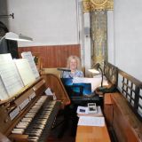 Begleitet von Judith Wagner am E-Piano singt Bettina Thurner nach der Trauung das Ave Maria von Franz Schubert.