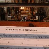 ... Bettina Thurner das Lied "You are the reason" von Calum Scott, begleitet von Sebastian Obermeier an der Orgel.