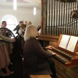 ... mit Judith Wagner an der Orgel.