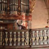 ... sich die Organistin Judith Wagner schon fÃ¼r ihren Einsatz an der Orgel bereit hÃ¤lt.