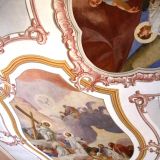 Blick nach "oben" zur kunstvoll bemalten Decke der Pfarrkirche St. Laurentius in Grafenkirchen.