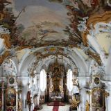 Fresken und Altarbilder (1768-1772) stellen ein Hauptwerk des Münchner Hofmalers Christian Wink dar (Quelle: https://www.stephansposching.de/freizeit-und-kultur/wallfahrtskirche-zum-hl-kreuzloh/).