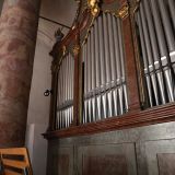 Die Orgel stammt von der Plattlinger Orgelbaufirma Weise.