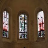 ... imposanten Glasfenstern in der Waldmünchener Stadtpfarrkirche St. Stephan.