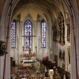 Blick nach vorne in der Bogenberger Wallfahrtskirche Mariä Himmelfahrt in ...