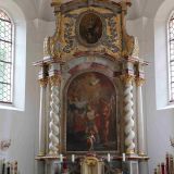 Der Hochaltar in der Wallfahrtskirche St. Johann in Falkenfels.