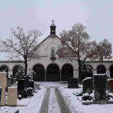Die Aussegnungshalle am Friedhof St. Michael in Straubing.