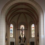 Blick nach Vorne in Richtung Hochaltar in der Ittlinger Pfarrkirche St. Johannes.