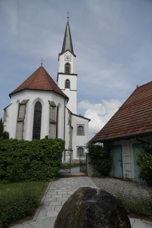Blick auf die Pfarrkirche "St. Nikolaus" in Edenstetten.
